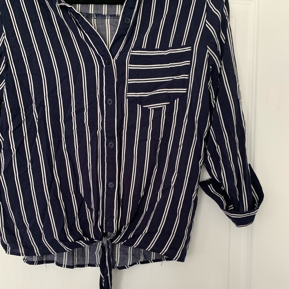 🌺 3/$30 | Striped Button-Up - Picture 2 of 2